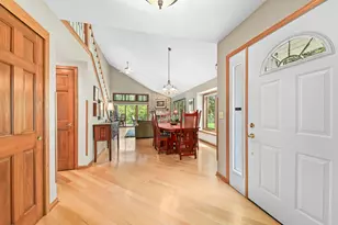 W264N2062 Deer Haven Ct, Pewaukee, WI 53072 - Photo 3
