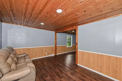 10126 S Judith Pl, Oak Creek, WI 53154 - Photo 9