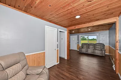 10126 S Judith Pl, Oak Creek, WI 53154 - Photo 7