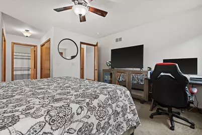 407  Century Oak Dr, Waukesha, WI 53188 - Photo 23