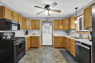 720  Timberline Trl, Hartford, WI 53027 - Photo 5