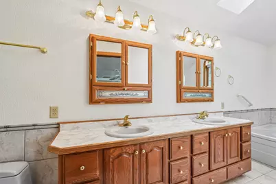 5360 S 43rd St, Greenfield, WI 53220 - Photo 19