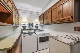 5360 S 43rd St, Greenfield, WI 53220 - Photo 15