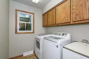 S26W31396 Cregennan Bae, Genesee, WI 53183 - Photo 29