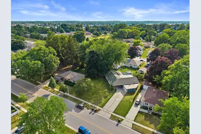 924 N Oakwood Ave, Oconomowoc, WI 53066 - Photo 37