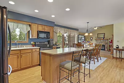 1463  Creek Side Dr, Lyons, WI 53105 - Photo 5