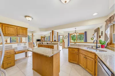 W148N10759  Crabtree Ln, Germantown, WI 53022 - Photo 11