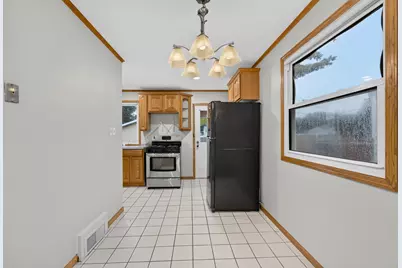 3822 S 19th St, Milwaukee, WI 53221 - Photo 9