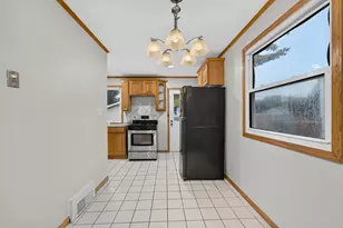 3822 S 19th St, Milwaukee, WI 53221 - Photo 9