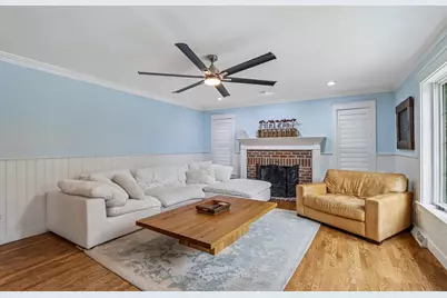 165  Hickory Dr, Delafield, WI 53018 - Photo 9
