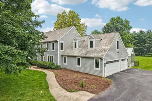 165 Hickory Dr, Delafield, WI 53018 - Photo 3