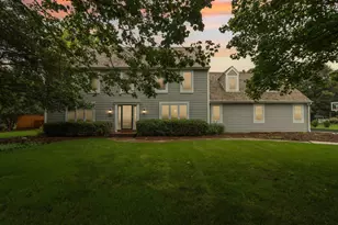 165 Hickory Dr, Delafield, WI 53018 - Photo 5