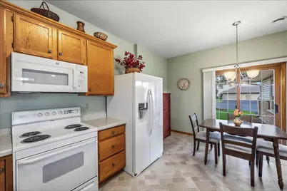 827  Cheyenne Ave #Unit D, Grafton, WI 53024 - Photo 9
