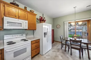 827 Cheyenne Ave, Grafton, WI 53024 - Photo 9