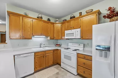 827  Cheyenne Ave #Unit D, Grafton, WI 53024 - Photo 7