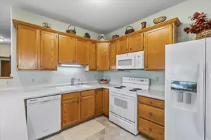 827 Cheyenne Ave, Grafton, WI 53024 - Photo 7