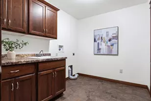 406 Coronado Cir, Onalaska, WI 54650 - Photo 21