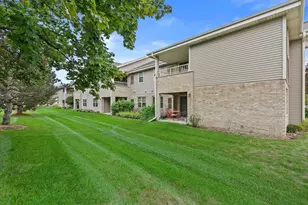 18650 Emerald Cir, Brookfield, WI 53045 - Photo 3