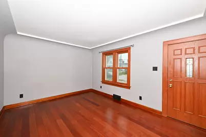 1828 E Eden Pl, Saint Francis, WI 53235 - Photo 3
