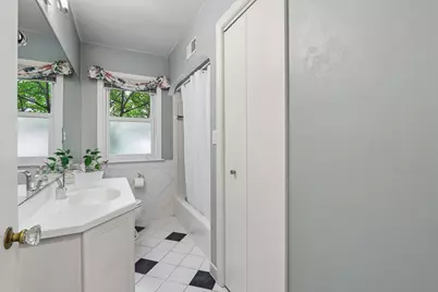 8208 N Santa Monica Blvd, Fox Point, WI 53217 - Photo 19