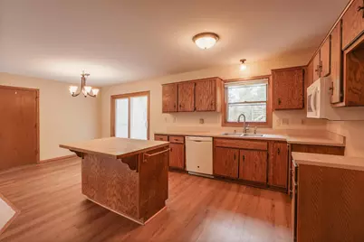 980  Bartlett Dr, Oconomowoc, WI 53066 - Photo 7