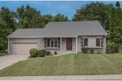 980  Bartlett Dr, Oconomowoc, WI 53066 - Photo 1