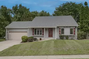 980 Bartlett Dr, Oconomowoc, WI 53066 - Photo 1