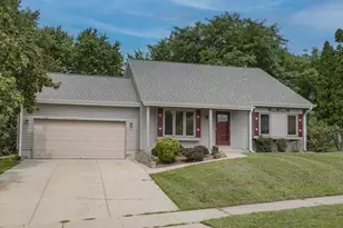 980 Bartlett Dr, Oconomowoc, WI 53066 - Photo 3
