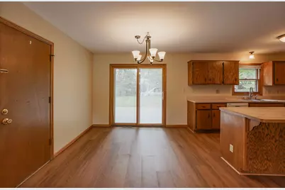 980  Bartlett Dr, Oconomowoc, WI 53066 - Photo 9