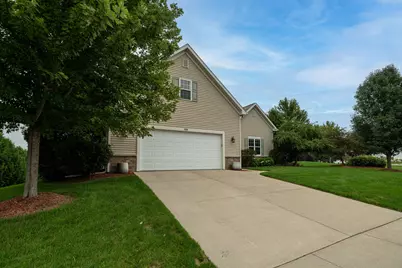 1032  Juniper Ln, Hartford, WI 53027 - Photo 3