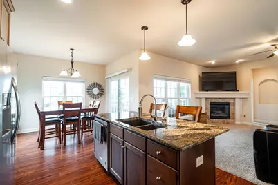 1032  Juniper Ln, Hartford, WI 53027 - Photo 9