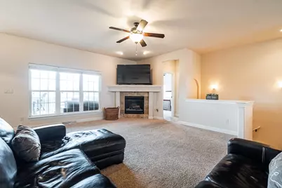 1032  Juniper Ln, Hartford, WI 53027 - Photo 5
