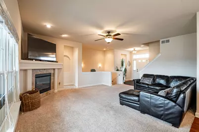 1032  Juniper Ln, Hartford, WI 53027 - Photo 7