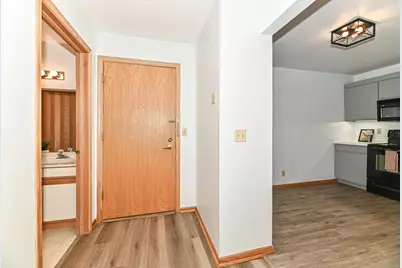 1600 W Green Tree Rd #B130, Glendale, WI 53209 - Photo 3