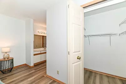 1600 W Green Tree Rd #B130, Glendale, WI 53209 - Photo 11