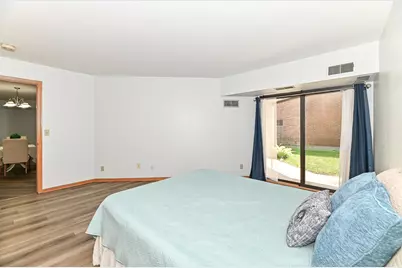 1600 W Green Tree Rd #B130, Glendale, WI 53209 - Photo 9