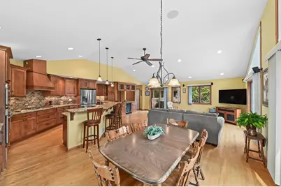 9515 W Hadley St, Milwaukee, WI 53222 - Photo 17