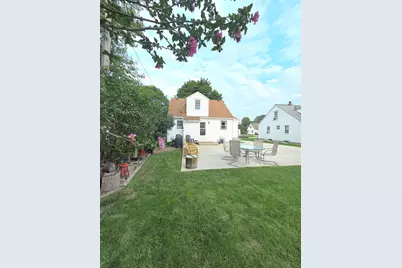 2811 S 88th St, West Allis, WI 53227 - Photo 5