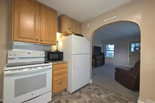 2811 S 88th St, West Allis, WI 53227 - Photo 7