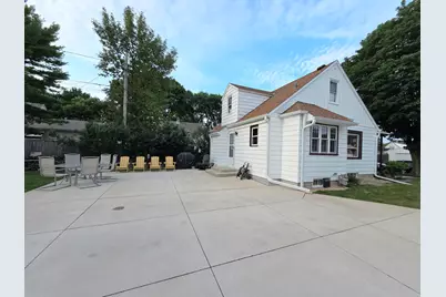 2811 S 88th St, West Allis, WI 53227 - Photo 3