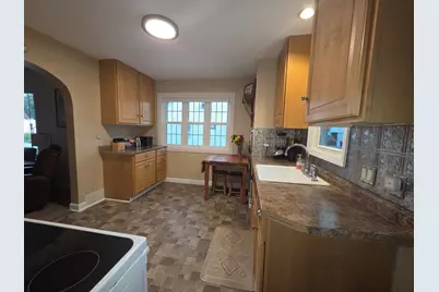 2811 S 88th St, West Allis, WI 53227 - Photo 7