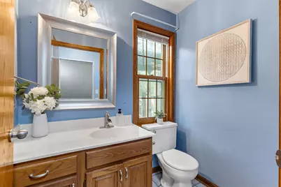 2615  Faringdon Ct, Waukesha, WI 53188 - Photo 7
