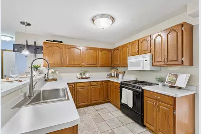 2615  Faringdon Ct, Waukesha, WI 53188 - Photo 11