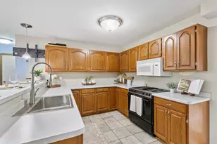 2615 Faringdon Ct, Waukesha, WI 53188 - Photo 11