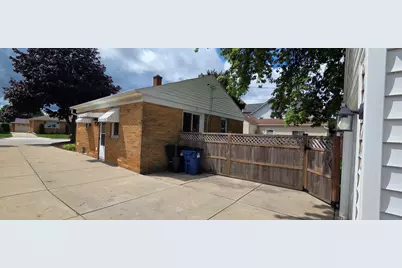 2816  Gillen St, Racine, WI 53403 - Photo 7