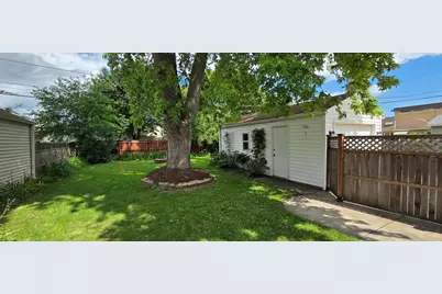 2816  Gillen St, Racine, WI 53403 - Photo 3