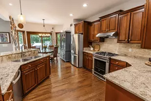 N49W15974 Caitlin Ct, Menomonee Falls, WI 53051 - Photo 9