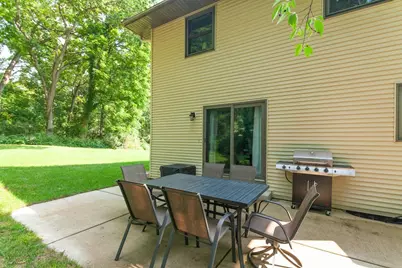 126 N Lapham Peak Rd, Delafield, WI 53018 - Photo 9