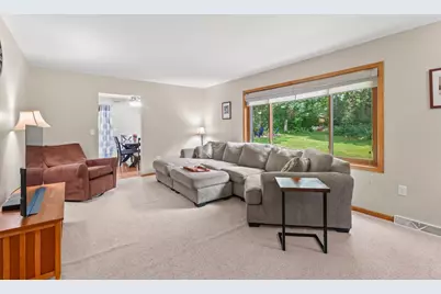 126 N Lapham Peak Rd, Delafield, WI 53018 - Photo 13