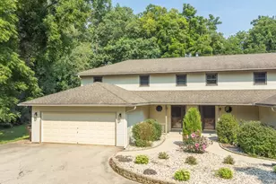 126 N Lapham Peak Rd, Delafield, WI 53018 - Photo 1